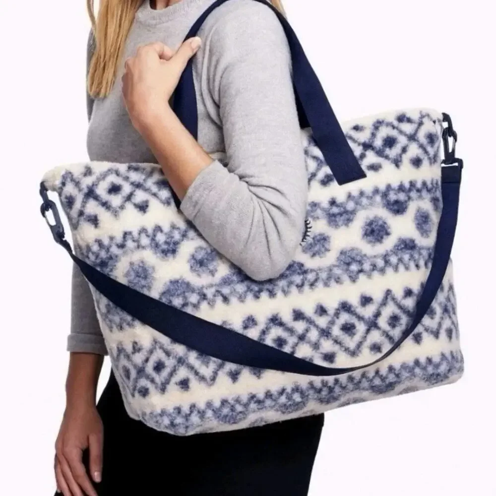 NWT Victoria’s Secret PINK Fair Isle Sherpa Weekender Tote Bag White Blue